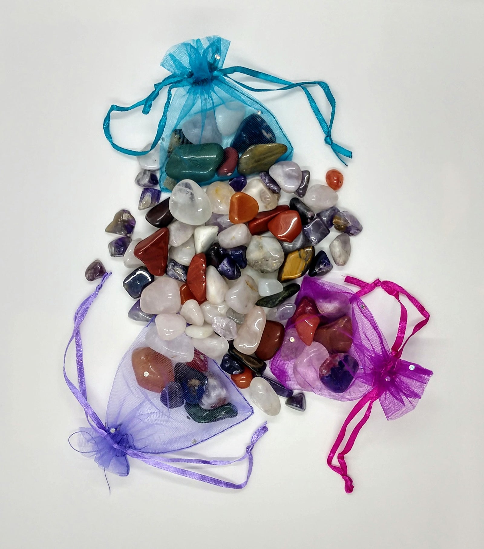 7 different crystals and stones that correspond to your 7 chakras.  Perfect to use with your Buddha bands!  Clear quartz - Crown chakra Amethyst - Third eye chakra Sodalite - Throat chakra Aventurine - Heart chakra Tiger's eye - Solar plexus chakra Carnelian - Sacral chakra Red jasper - Root chakra  Crystals may vary in size from 1/4" - 3/4"